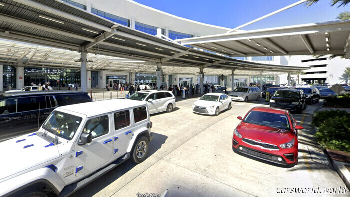 No pudo salir del estacionamiento, así que, según la policía, llamó para hacer una amenaza de bomba | Carscoops